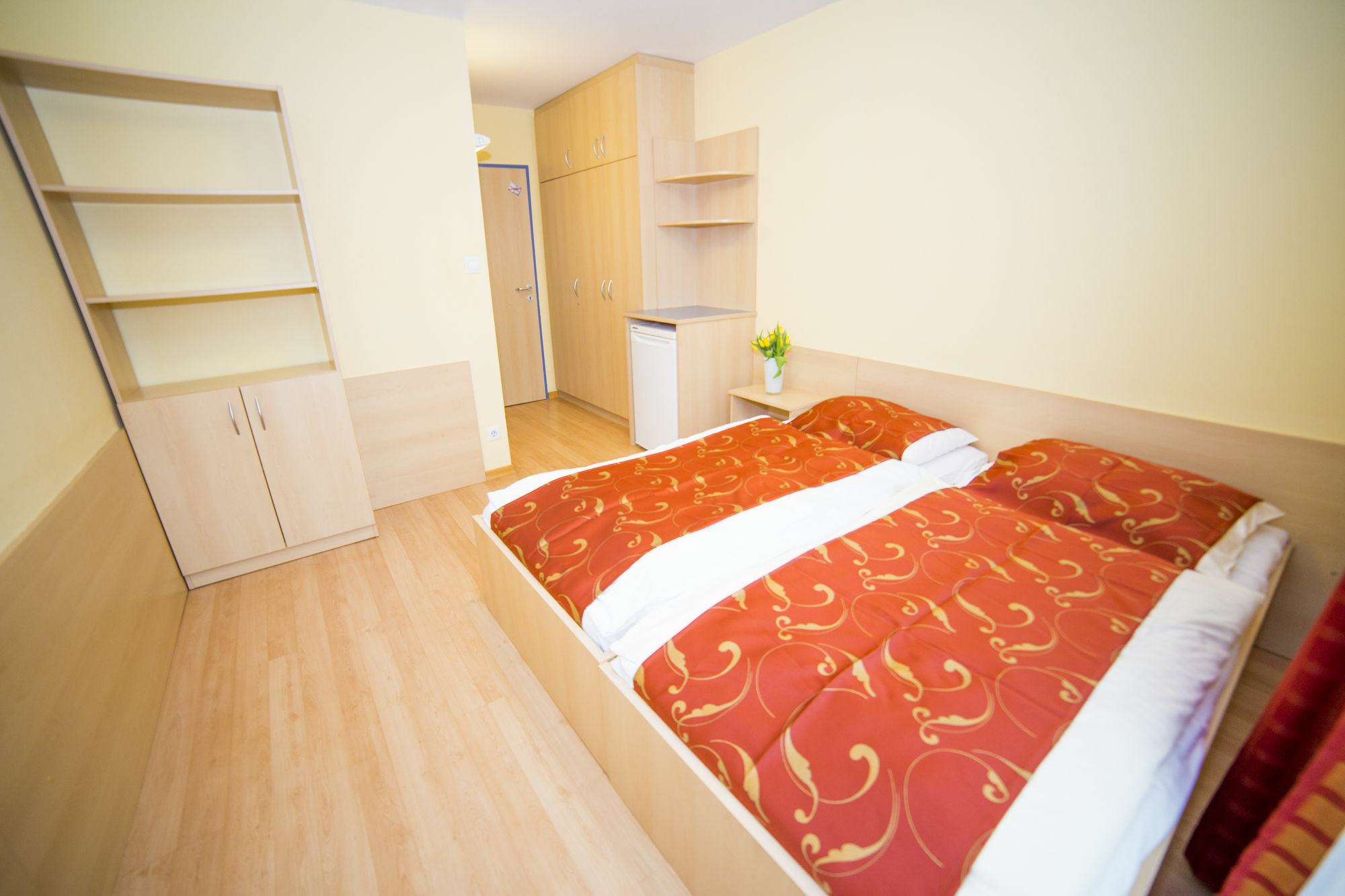 Mynext - Westbahnhof Hostel One Wina Bagian luar foto